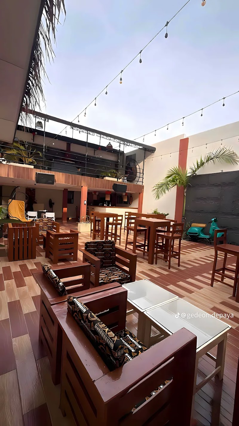 Blend Bar & Restaurant